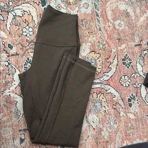 Lululemon Wunder Train size 4